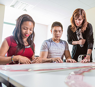 สมัครเรียนต่อปริญญาตรีอังกฤษ University of Leicester - กลุ่มนักเรียน