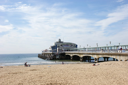 เรียนต่ออังกฤษ Bournemouth and Pool College วิทยาลัยรัฐบาลชั้นนำในประเทศอังกฤษ สมัคร Bournemouth and Pool College กับ เอเยนซี่ I Study UK ปรึกษาฟรีดูแลตลอดระยะเวลาในต่างแดน 